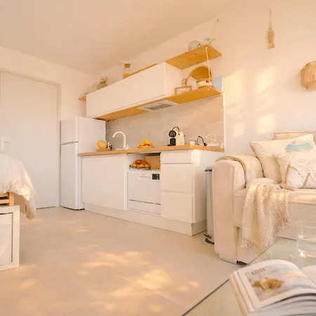 Vue & Terrasse Calme Parking St Raphael Apartman *
