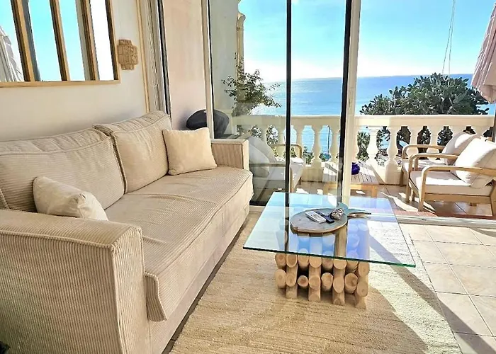 Vue & Terrasse Calme Parking St Raphael Apartment *