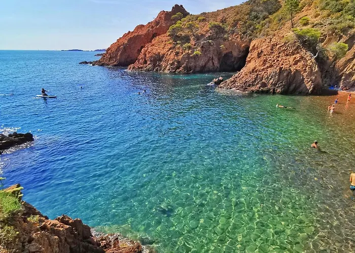Vue & Terrasse Calme Parking St Raphael Apartment *