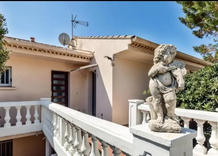 Vue & Terrasse Calme Parking St Raphael Διαμέρισμα *