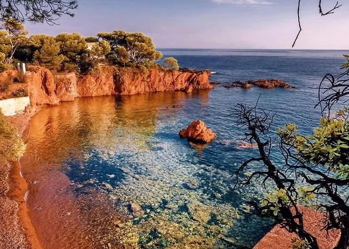 Vue & Terrasse Calme Parking St Raphael Saint-Raphaël