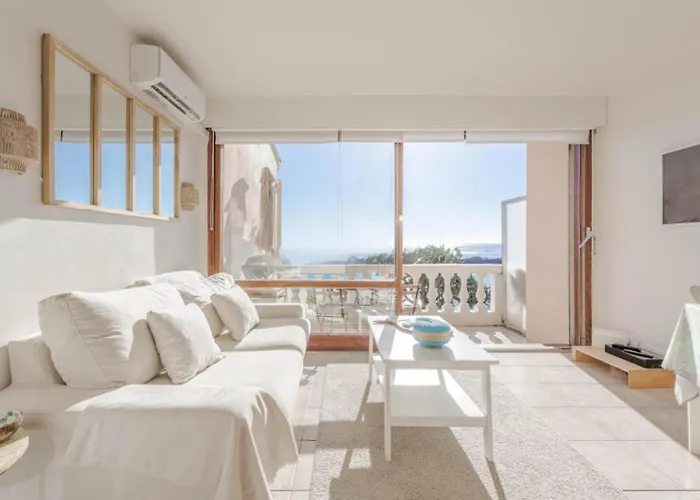 Vue & Terrasse Calme Parking St Raphael Apartmán *